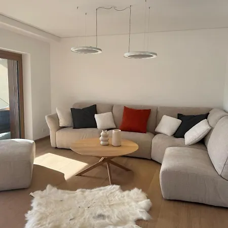 Cozy With And Mountain View 公寓